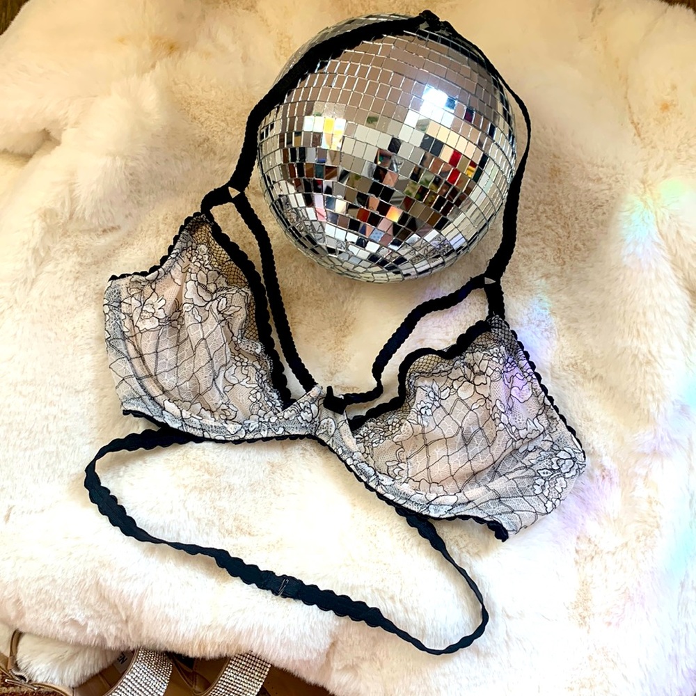Victoria’s Secret Very Sexy 34D